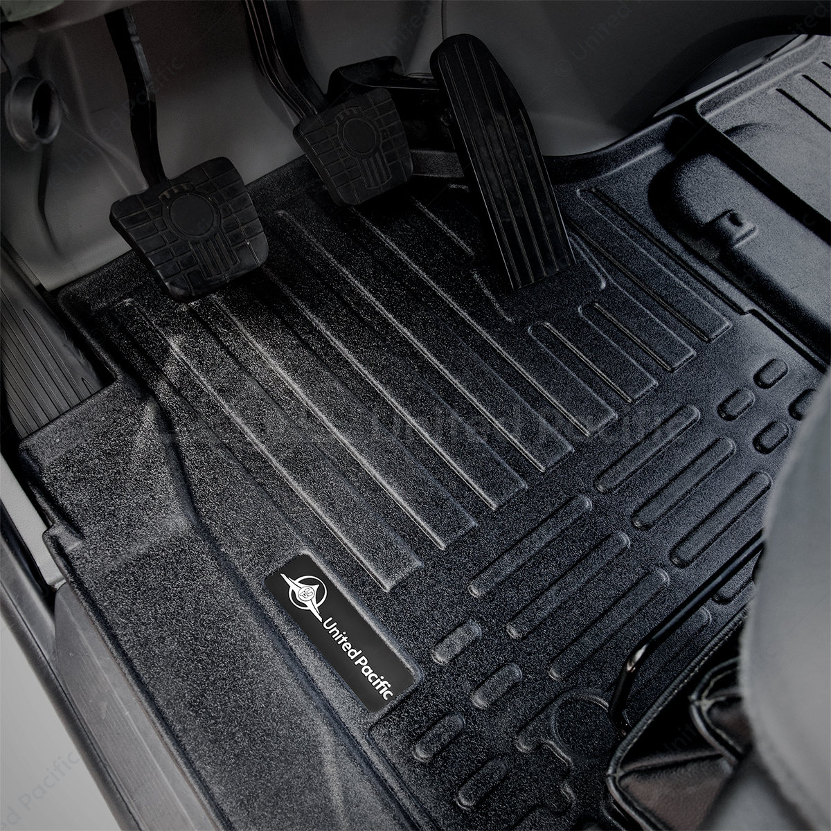 truck.upauto.com: RigGear Floor Mat Set For Peterbilt 579/567