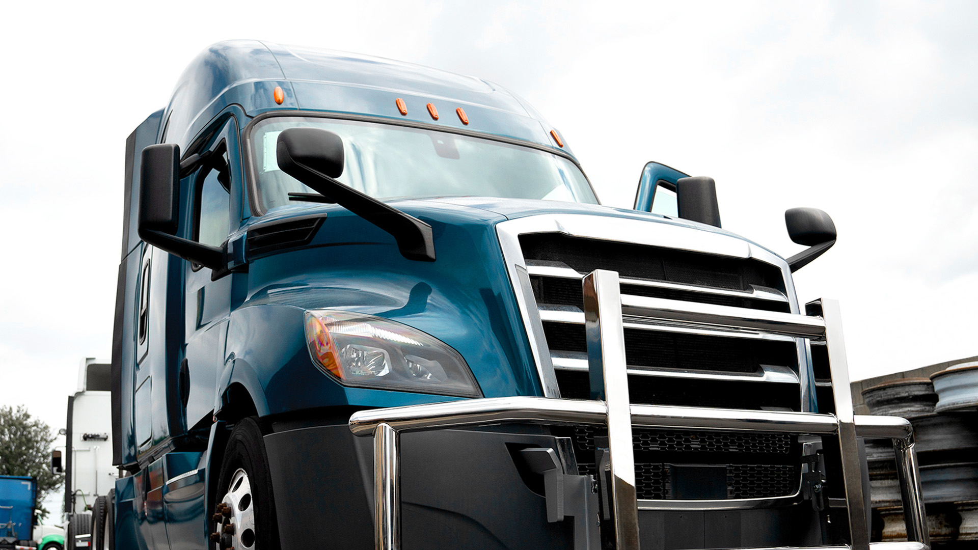 Freightliner Cascadia Exterior